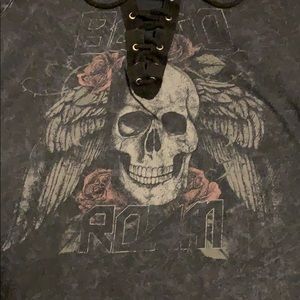 Torrid 00 skull roses lace up tee